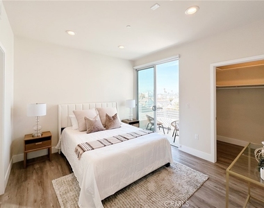 1101 S Harvard Boulevard - Photo Thumbnail 9