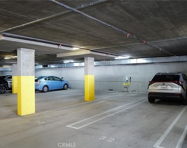 1101 S Harvard Boulevard - Photo Thumbnail 39