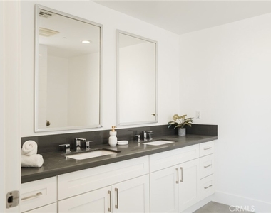 1101 S Harvard Boulevard - Photo Thumbnail 11