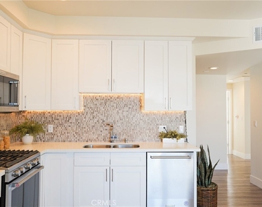 1101 S Harvard Boulevard - Photo Thumbnail 4