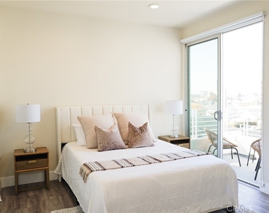 1101 S Harvard Boulevard - Photo Thumbnail 6