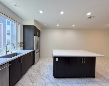 248 Rockefeller - Photo Thumbnail 12
