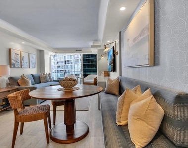 1810 Avenida Del Mundo - Photo Thumbnail 9