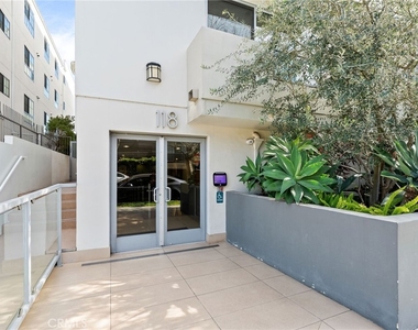 118 N Kings Rd - Photo Thumbnail 2