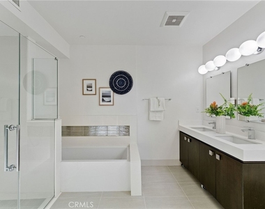 118 N Kings Rd - Photo Thumbnail 16