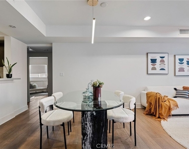 118 N Kings Rd - Photo Thumbnail 7