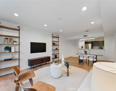 118 N Kings Rd - Photo Thumbnail 9