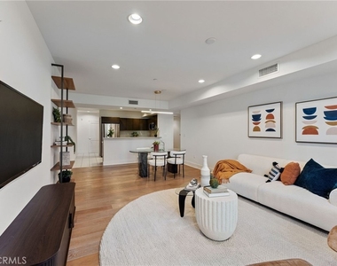 118 N Kings Rd - Photo Thumbnail 8
