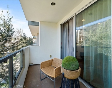 118 N Kings Rd - Photo Thumbnail 12