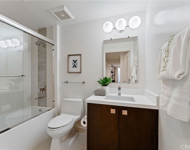 118 N Kings Rd - Photo Thumbnail 6