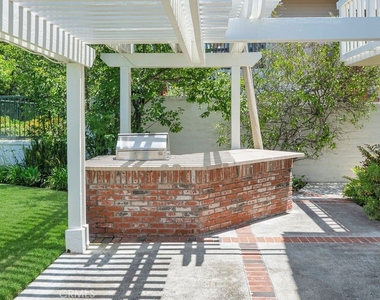 11 Pinewood Drive - Photo Thumbnail 7