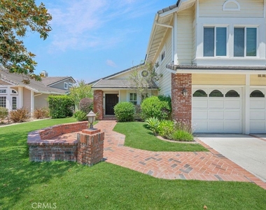 11 Pinewood Drive - Photo Thumbnail 2