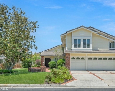 11 Pinewood Drive - Photo Thumbnail 1