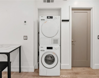 532 N Rossmore Avenue - Photo Thumbnail 3