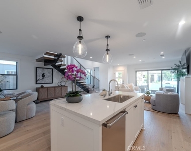 603 Acacia Avenue - Photo Thumbnail 9