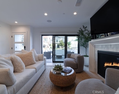 603 Acacia Avenue - Photo Thumbnail 3
