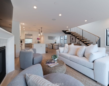 603 Acacia Avenue - Photo Thumbnail 2