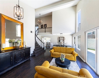 8008 E Fox Run - Photo Thumbnail 2