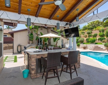 812 Crest Drive - Photo Thumbnail 35