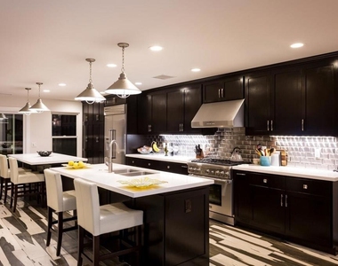 812 Crest Drive - Photo Thumbnail 9