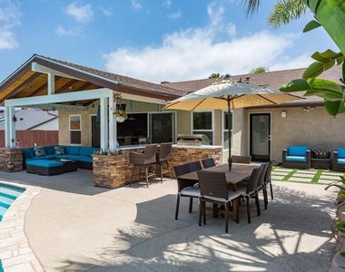812 Crest Drive - Photo Thumbnail 29