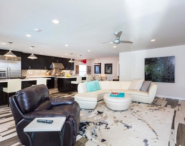 812 Crest Drive - Photo Thumbnail 18