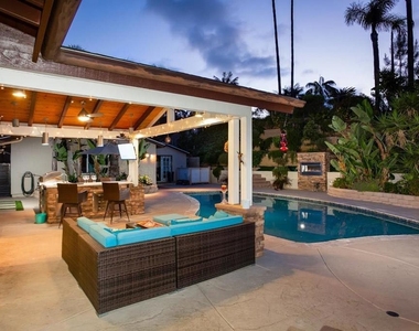 812 Crest Drive - Photo Thumbnail 24