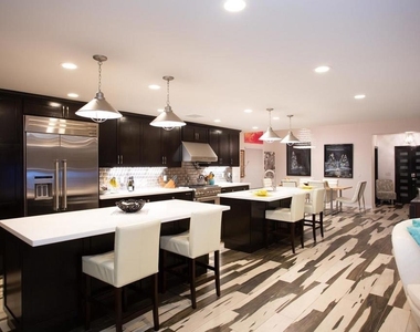 812 Crest Drive - Photo Thumbnail 8