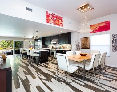 812 Crest Drive - Photo Thumbnail 4