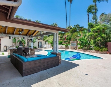 812 Crest Drive - Photo Thumbnail 52