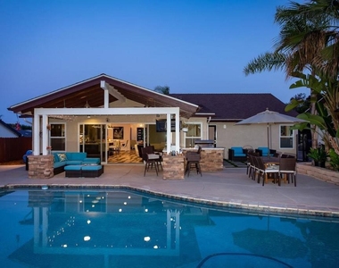 812 Crest Drive - Photo Thumbnail 20