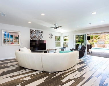 812 Crest Drive - Photo Thumbnail 19