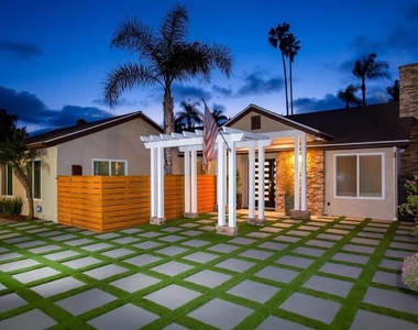 812 Crest Drive - Photo Thumbnail 1