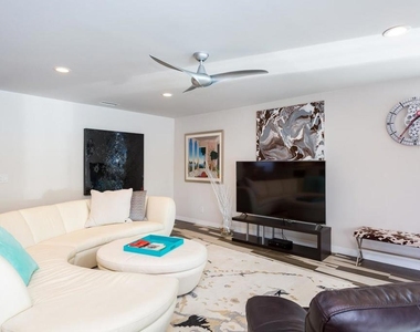 812 Crest Drive - Photo Thumbnail 16
