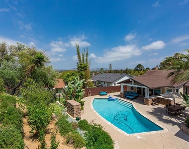 812 Crest Drive - Photo Thumbnail 38