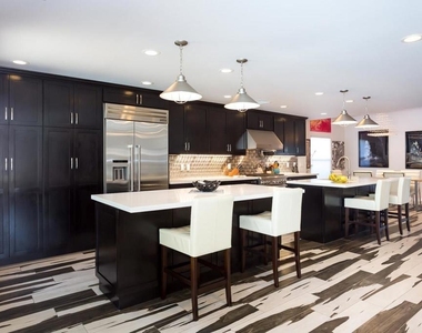 812 Crest Drive - Photo Thumbnail 13