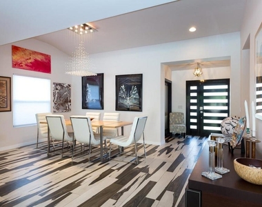 812 Crest Drive - Photo Thumbnail 6
