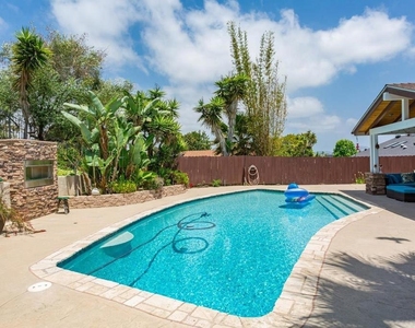 812 Crest Drive - Photo Thumbnail 30