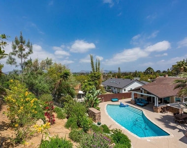 812 Crest Drive - Photo Thumbnail 37