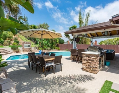 812 Crest Drive - Photo Thumbnail 34