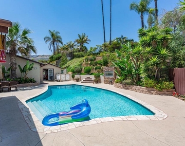 812 Crest Drive - Photo Thumbnail 25