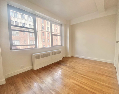 328 East 43rd Street - Photo Thumbnail 8