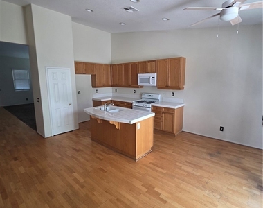 41089 Robard Way - Photo Thumbnail 8