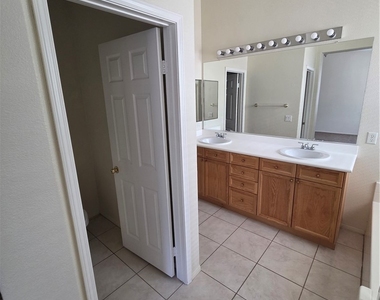 41089 Robard Way - Photo Thumbnail 11