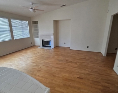 41089 Robard Way - Photo Thumbnail 7