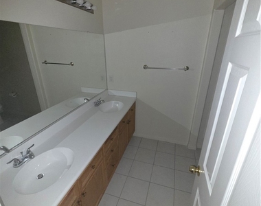 41089 Robard Way - Photo Thumbnail 9