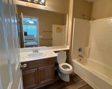 32023 Cottage Glen Drive - Photo Thumbnail 15