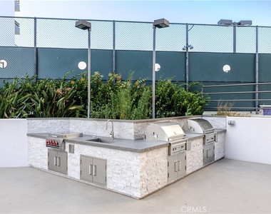 343 Pioneer Drive - Photo Thumbnail 16