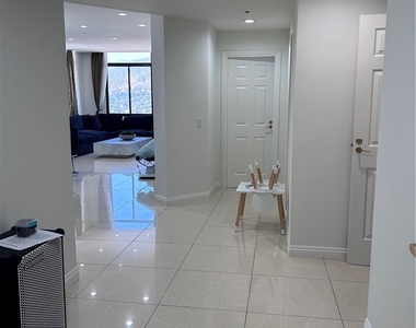 343 Pioneer Drive - Photo Thumbnail 3