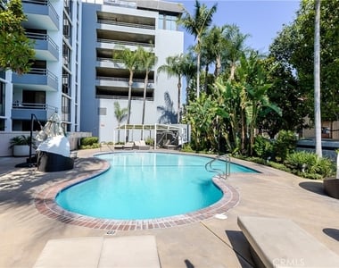 343 Pioneer Drive - Photo Thumbnail 26